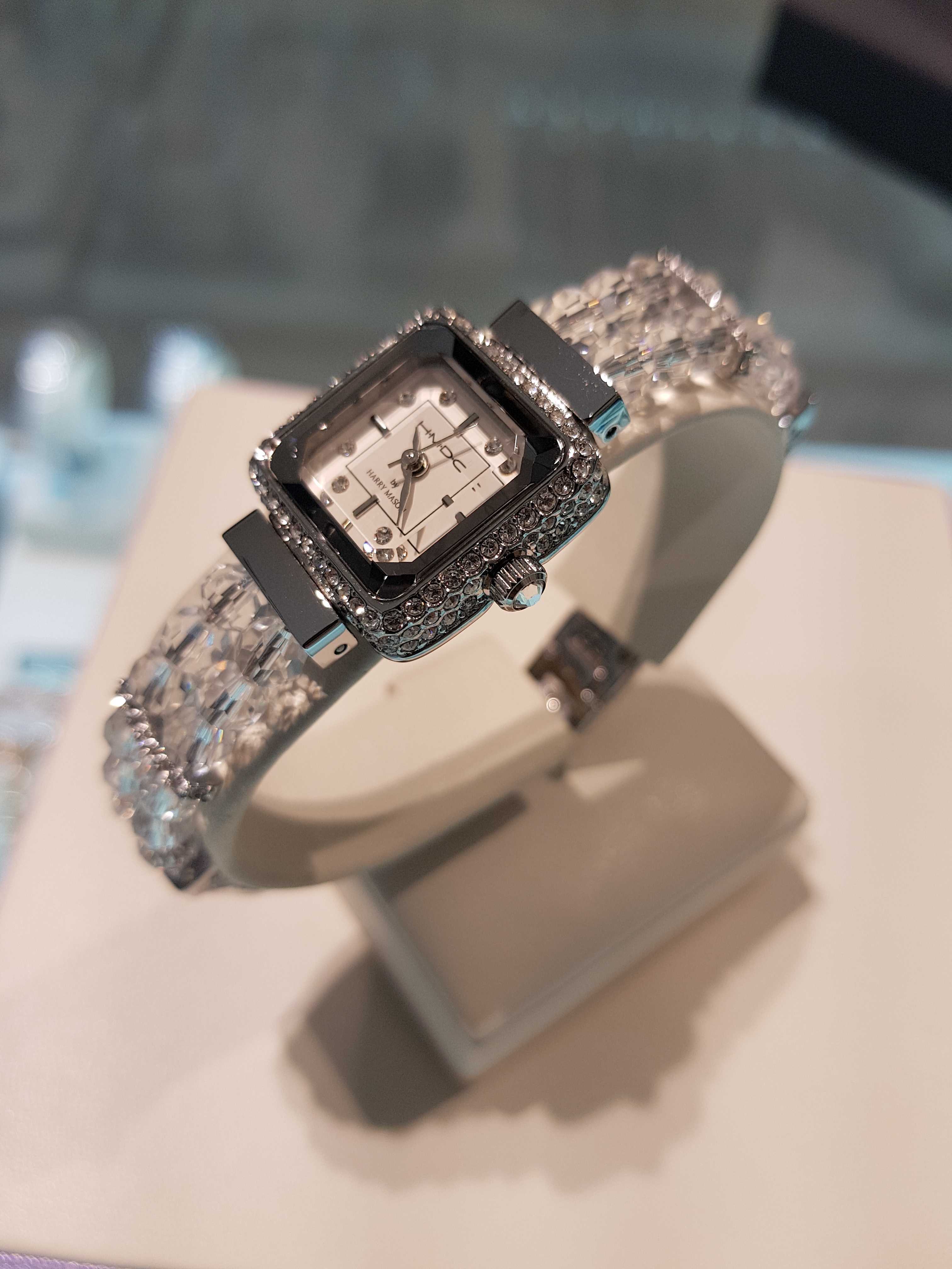 <b><p>Harry Mason Metal band watch</p></b><b><p>ハリー・メイソン メタルバンドの腕時計</p></b><br /><br /><p align='center'>