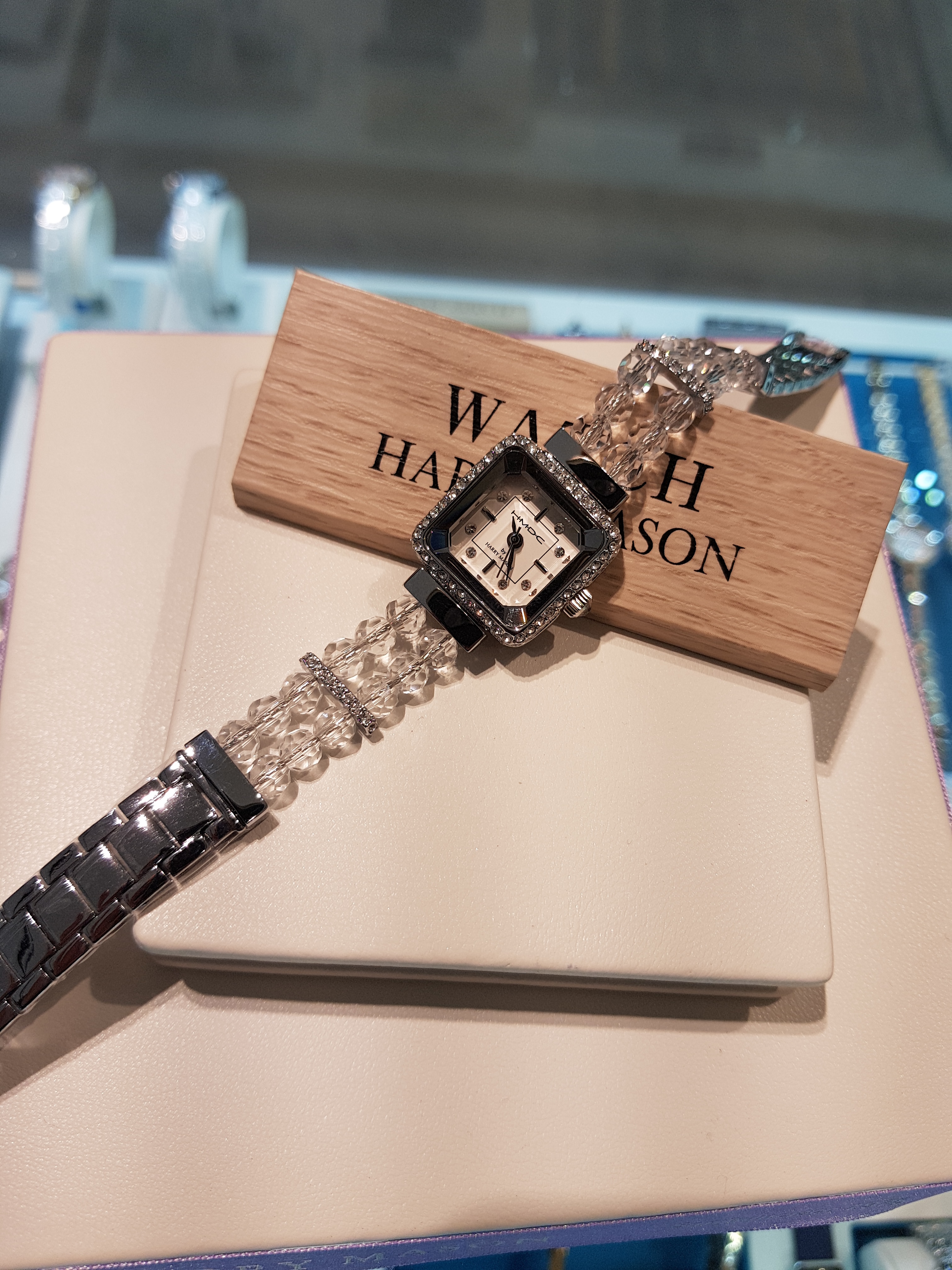 <b><p>Harry Mason Metal band watch</p></b><b><p>ハリー・メイソン メタルバンドの腕時計</p></b><br /><br /><p align='center'>