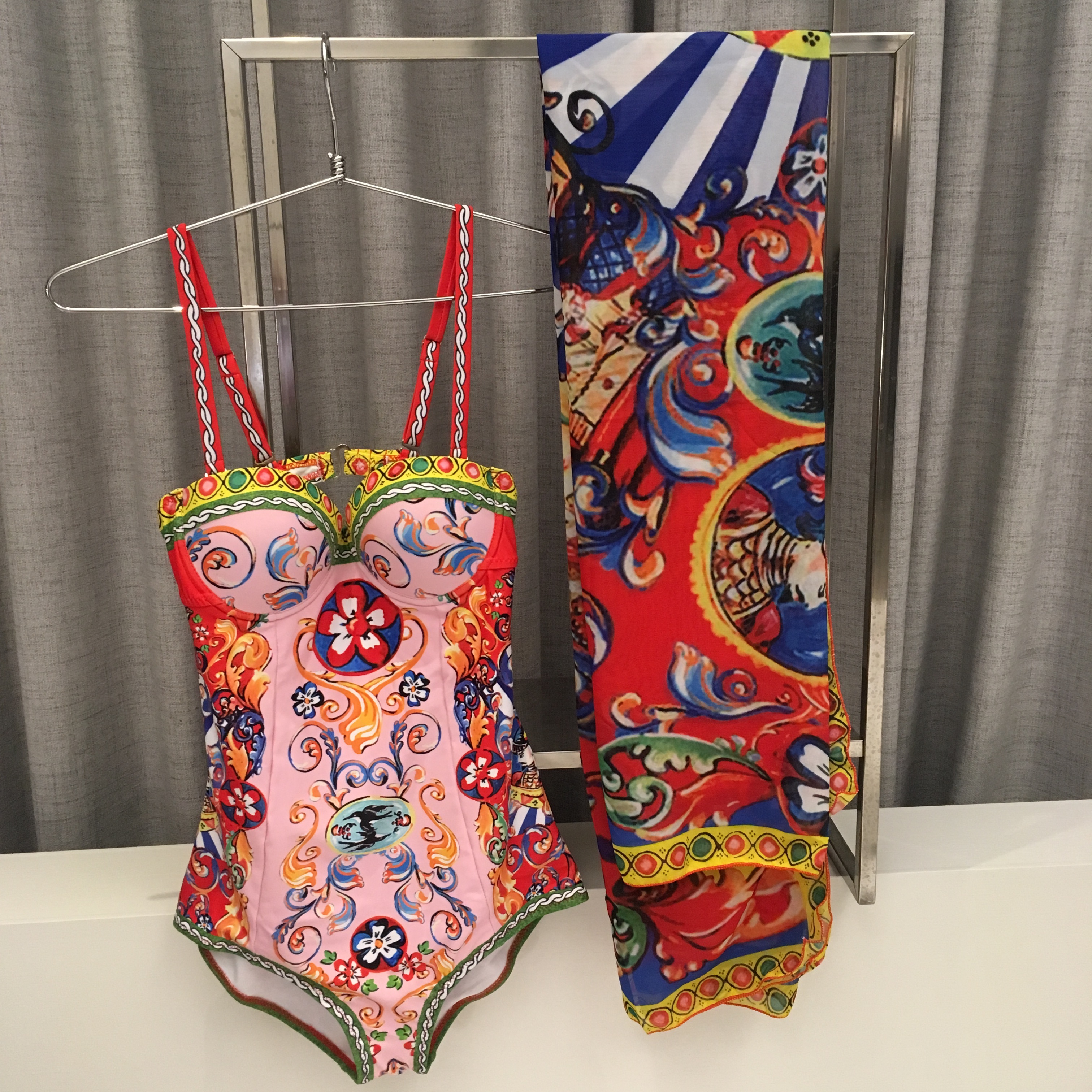 <b><p>Sufia Er Printing Monoki Dolce come swimsuit</p></b><b><p>吠え声アール エル 印刷 モノキニ ドルチェ 輸入 水着 バカンス 以上神秘 ビビッド非</p></b><br /><br /><p align='center'>