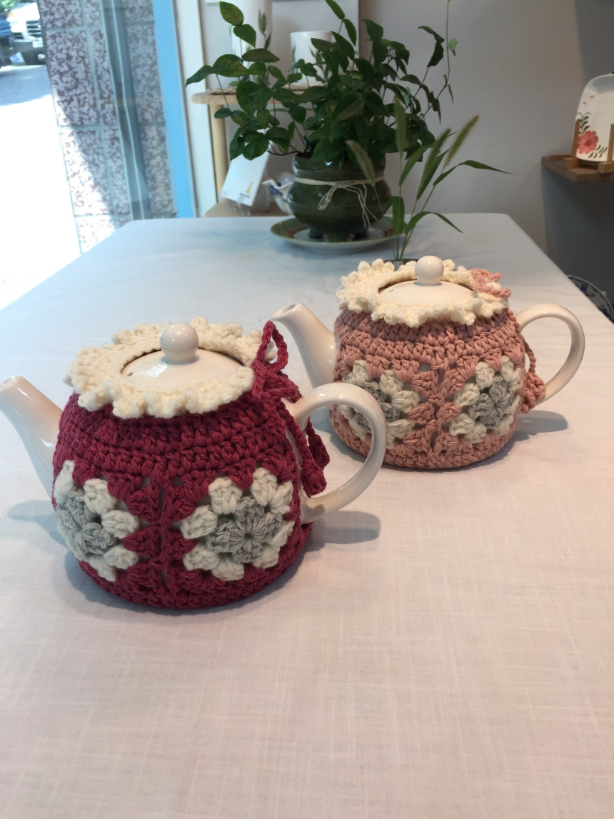 Burgundy Square Tee Koji teapot with hand-held hou