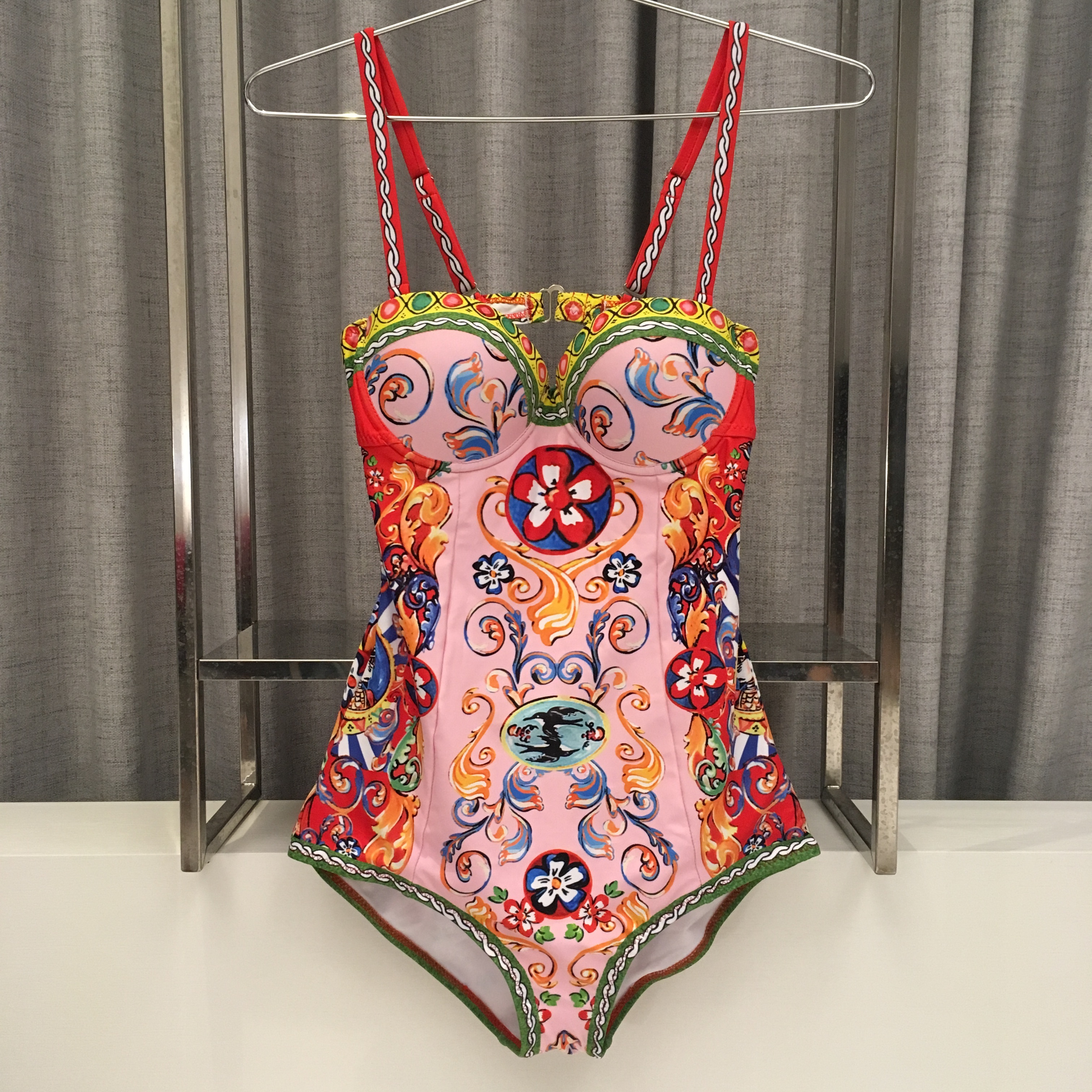 <b><p>Sufia Er Printing Monoki Dolce come swimsuit</p></b><b><p>吠え声アール エル 印刷 モノキニ ドルチェ 輸入 水着 バカンス 以上神秘 ビビッド非</p></b><br /><br /><p align='center'>
