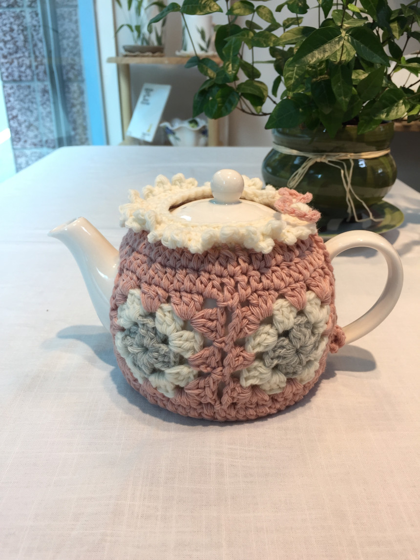 Burgundy Square Tee Koji teapot with hand-held hou