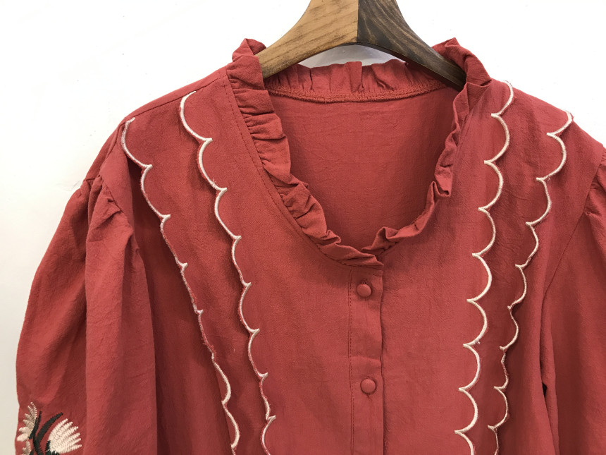 NEW FASHION LADY GIRL Blouse Wave embroidery blous