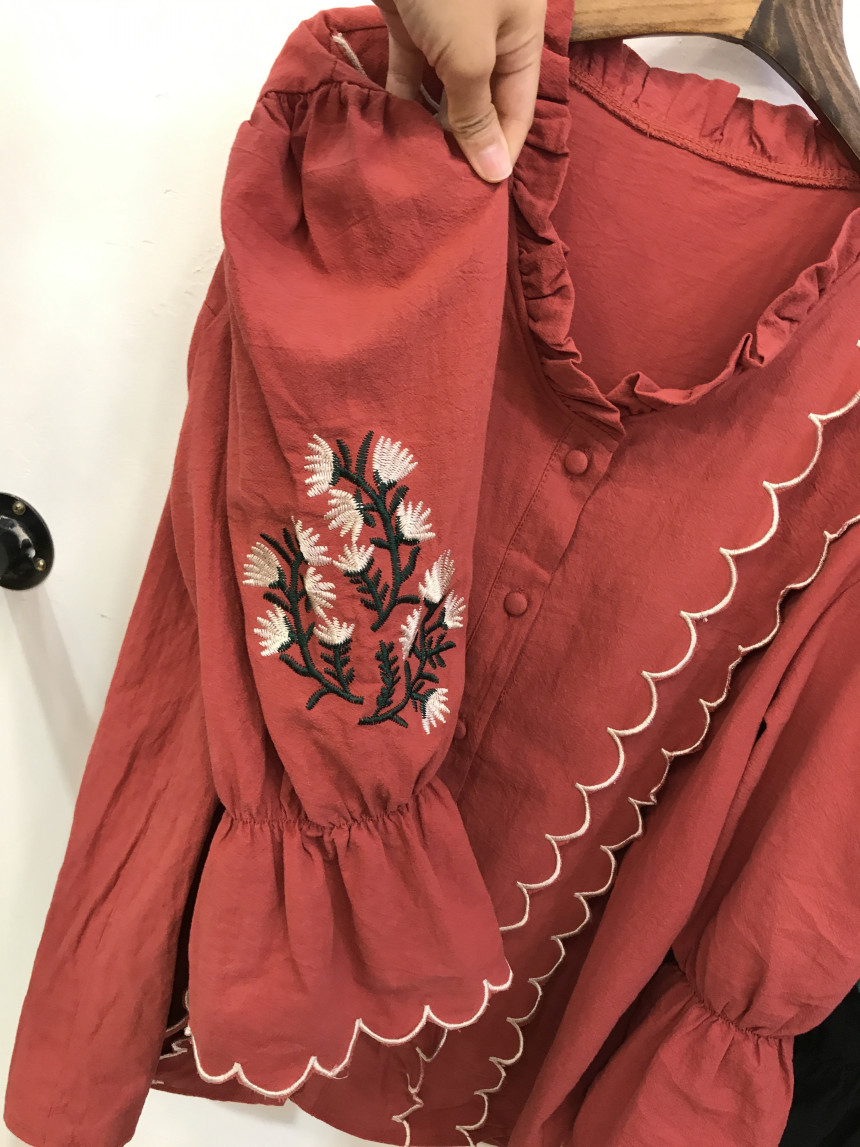 NEW FASHION LADY GIRL Blouse Wave embroidery blous