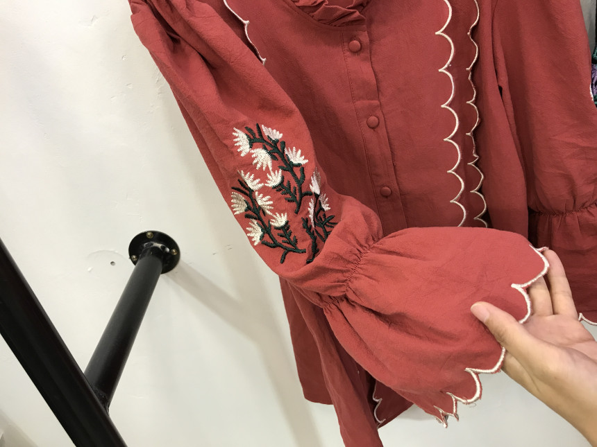 NEW FASHION LADY GIRL Blouse Wave embroidery blous