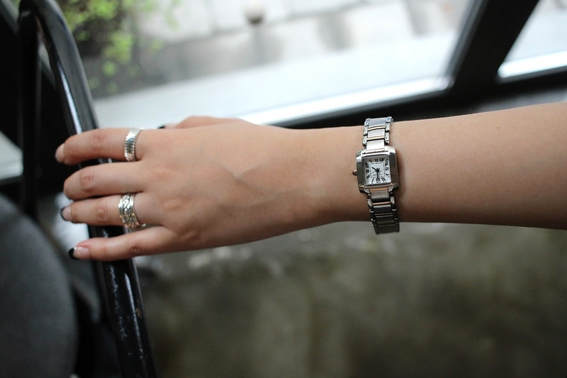 <b><p>French tal feme wrist clock 2cor Woman silver</p></b><b><p>フレンチ メタル 女性 手首 時計 2色 シルバー ファッション 正方形 ドの贈り物</p></b><br /><br /><p align='center'>