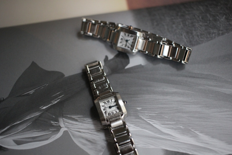 <b><p>French tal feme wrist clock 2cor Woman silver</p></b><b><p>フレンチ メタル 女性 手首 時計 2色 シルバー ファッション 正方形 ドの贈り物</p></b><br /><br /><p align='center'>