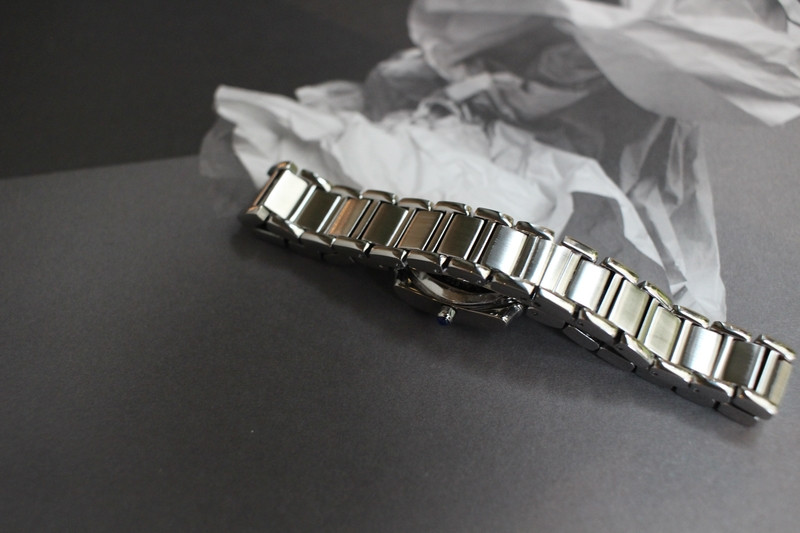 <b><p>French tal feme wrist clock 2cor Woman silver</p></b><b><p>フレンチ メタル 女性 手首 時計 2色 シルバー ファッション 正方形 ドの贈り物</p></b><br /><br /><p align='center'>