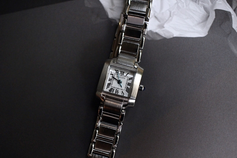 <b><p>French tal feme wrist clock 2cor Woman silver</p></b><b><p>フレンチ メタル 女性 手首 時計 2色 シルバー ファッション 正方形 ドの贈り物</p></b><br /><br /><p align='center'>