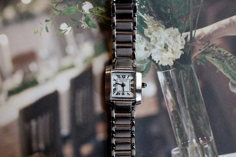 <b><p>French tal feme wrist clock 2cor Woman silver</p></b><b><p>フレンチ メタル 女性 手首 時計 2色 シルバー ファッション 正方形 ドの贈り物</p></b><br /><br /><p align='center'>