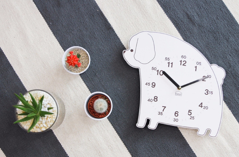 Bette's companion dogs Cute Maltese silent wall