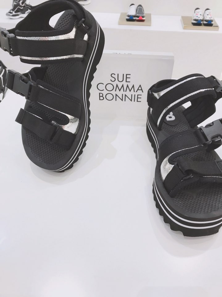 <b><p>Queue platform sandals DG2BX16029BLK</p></b><b><p>キュープラットフォームサンダル DG2BX16029BLK</p></b><br /><br /><p align='center'>
