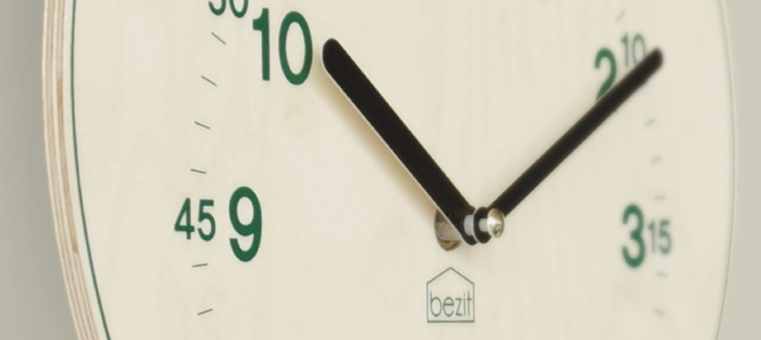 Noise-free wall clock design of the 12th birthday 