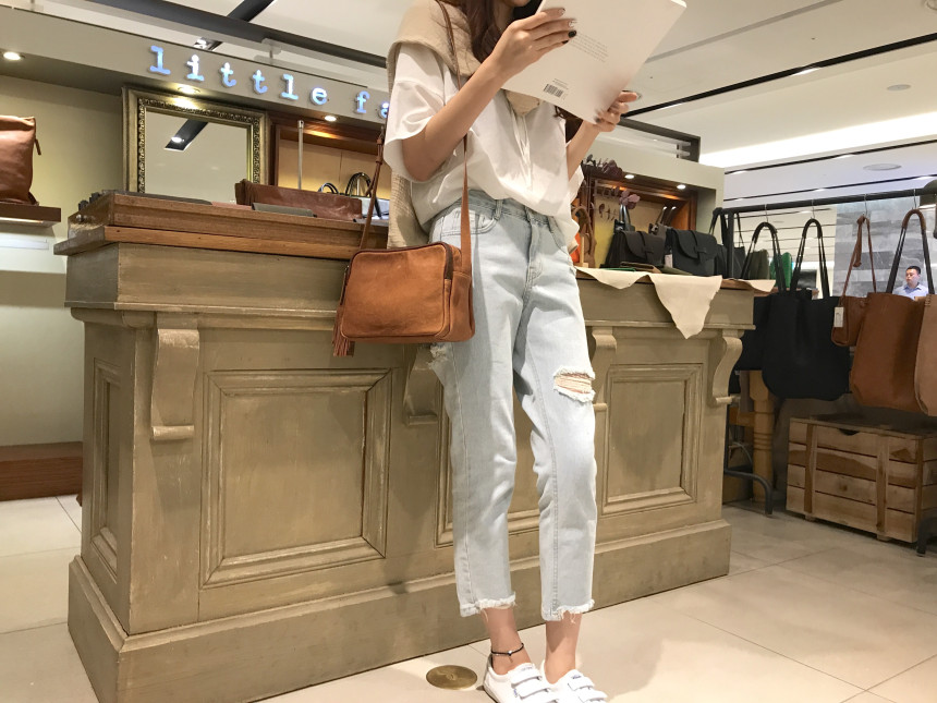 백화점윈도 : 네이버쇼핑 [현대백화점4관][리틀파머스] 네추럴 레더 크로스 1L7FHB0612