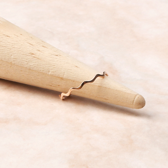 <b><p>14k thumb Index finger Layed K Uneven word</p></b><b><p>14k 親指 検知 リング 重ね着 ケイ 無地 一言 左手 右手 停止 エキ 女性</p></b><br /><br /><p align='center'>