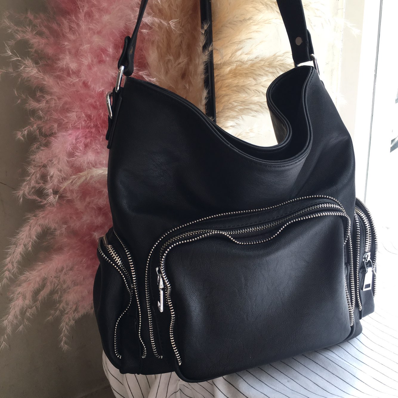 <b><p>Zipper Should Bag Natural fashionable sensibility</p></b><b><p>ジッパーショルダーバッグ粋が感じられるナチュラルラグジュアリーな感性モダンな洗練されたショーポベクカ</p></b><br /><br /><p align='center'>