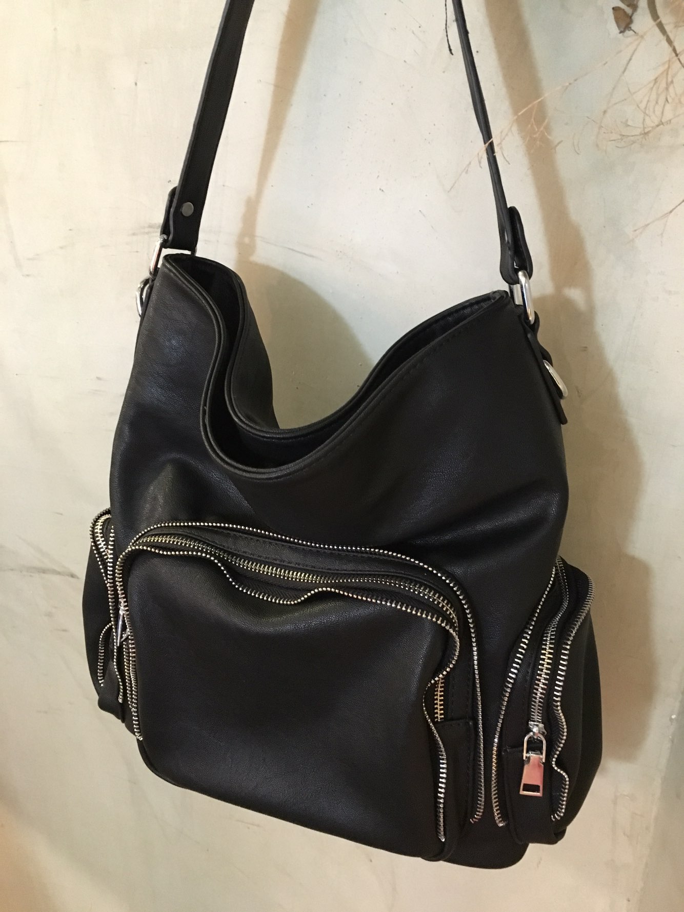 <b><p>Zipper Should Bag Natural fashionable sensibility</p></b><b><p>ジッパーショルダーバッグ粋が感じられるナチュラルラグジュアリーな感性モダンな洗練されたショーポベクカ</p></b><br /><br /><p align='center'>