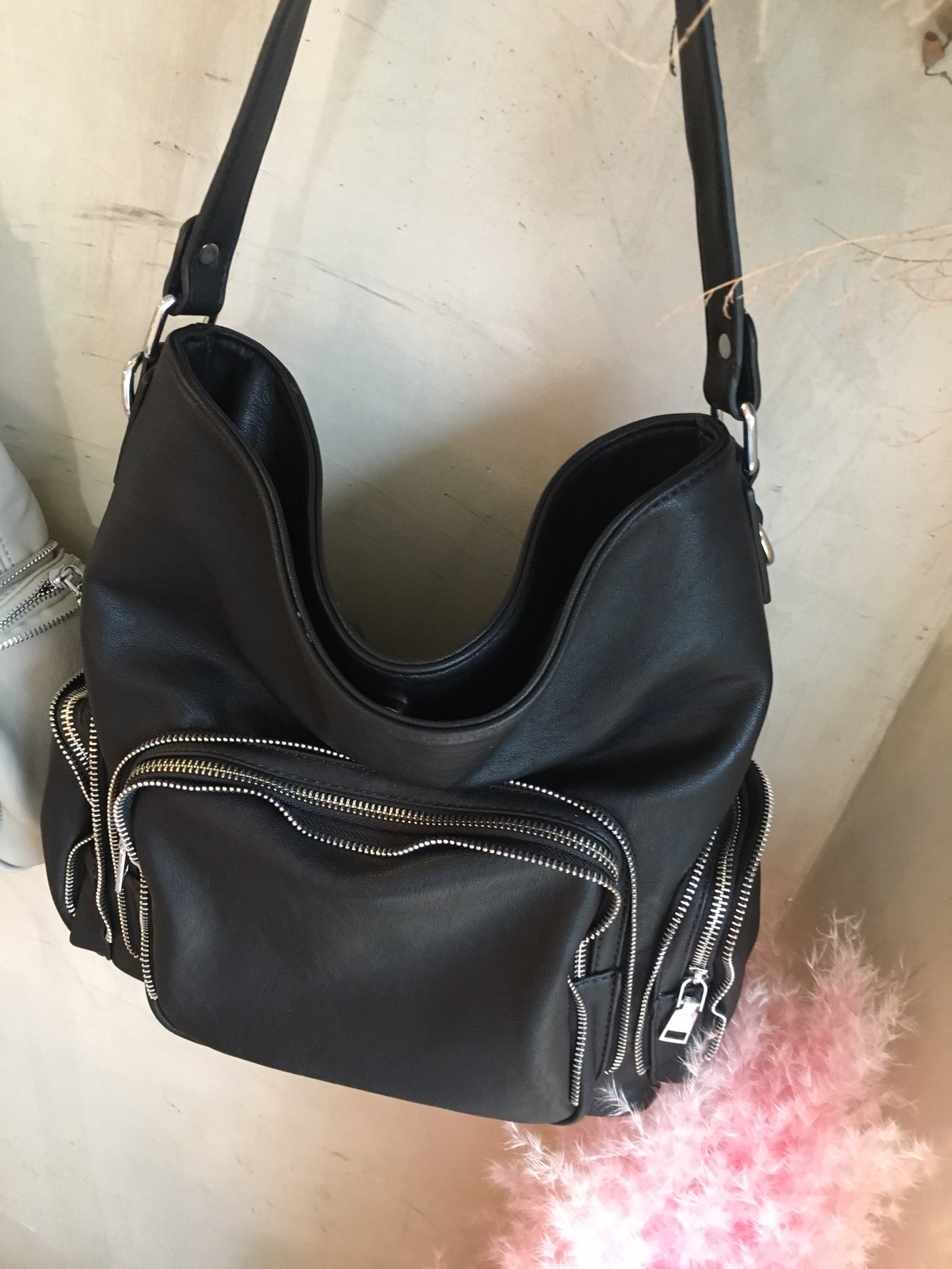 <b><p>Zipper Should Bag Natural fashionable sensibility</p></b><b><p>ジッパーショルダーバッグ粋が感じられるナチュラルラグジュアリーな感性モダンな洗練されたショーポベクカ</p></b><br /><br /><p align='center'>