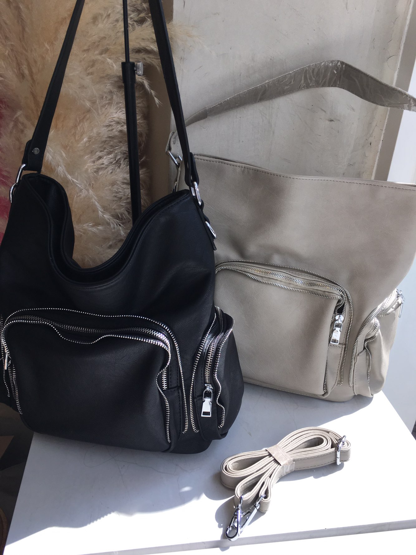 <b><p>Zipper Should Bag Natural fashionable sensibility</p></b><b><p>ジッパーショルダーバッグ粋が感じられるナチュラルラグジュアリーな感性モダンな洗練されたショーポベクカ</p></b><br /><br /><p align='center'>