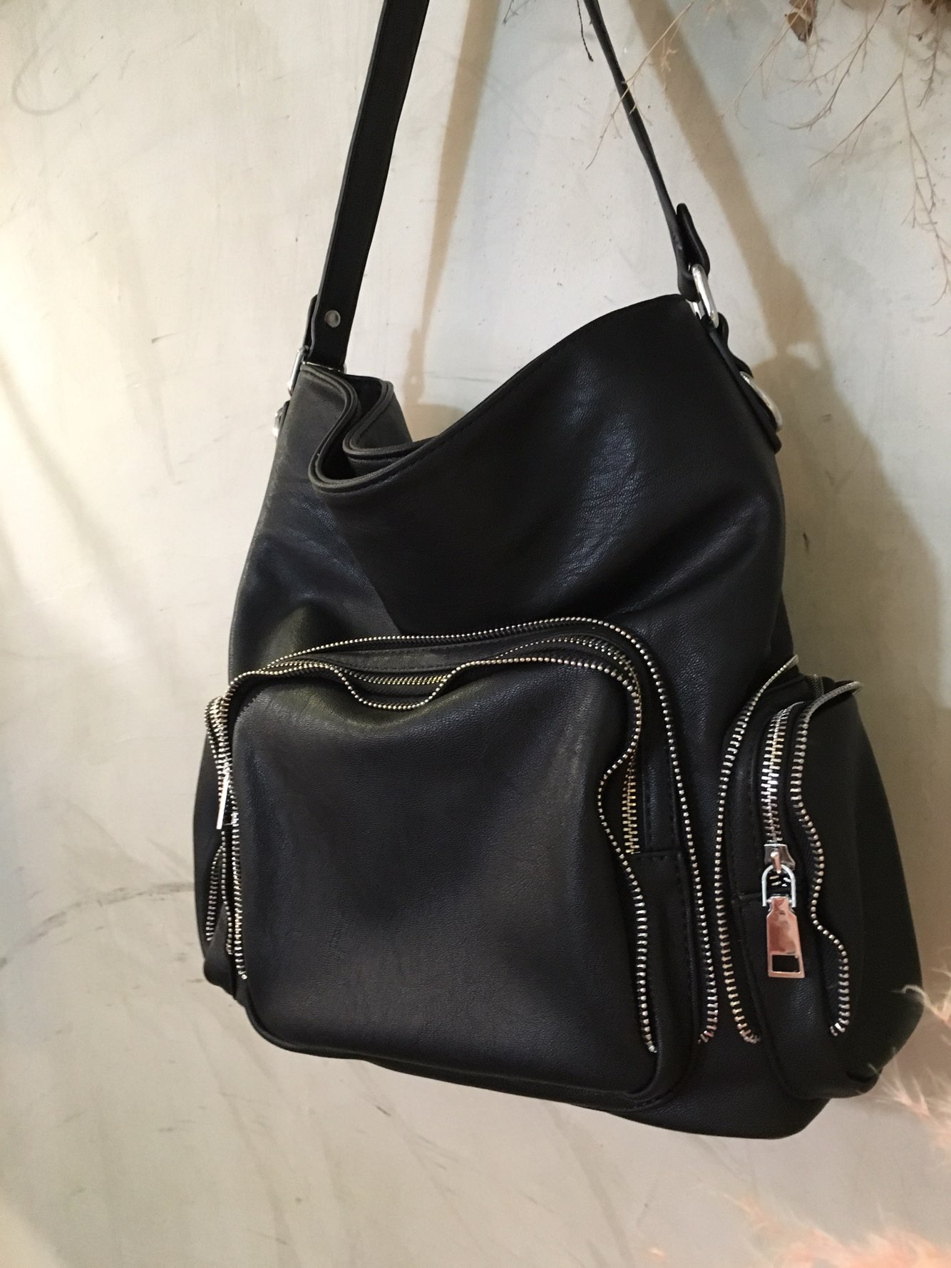 <b><p>Zipper Should Bag Natural fashionable sensibility</p></b><b><p>ジッパーショルダーバッグ粋が感じられるナチュラルラグジュアリーな感性モダンな洗練されたショーポベクカ</p></b><br /><br /><p align='center'>