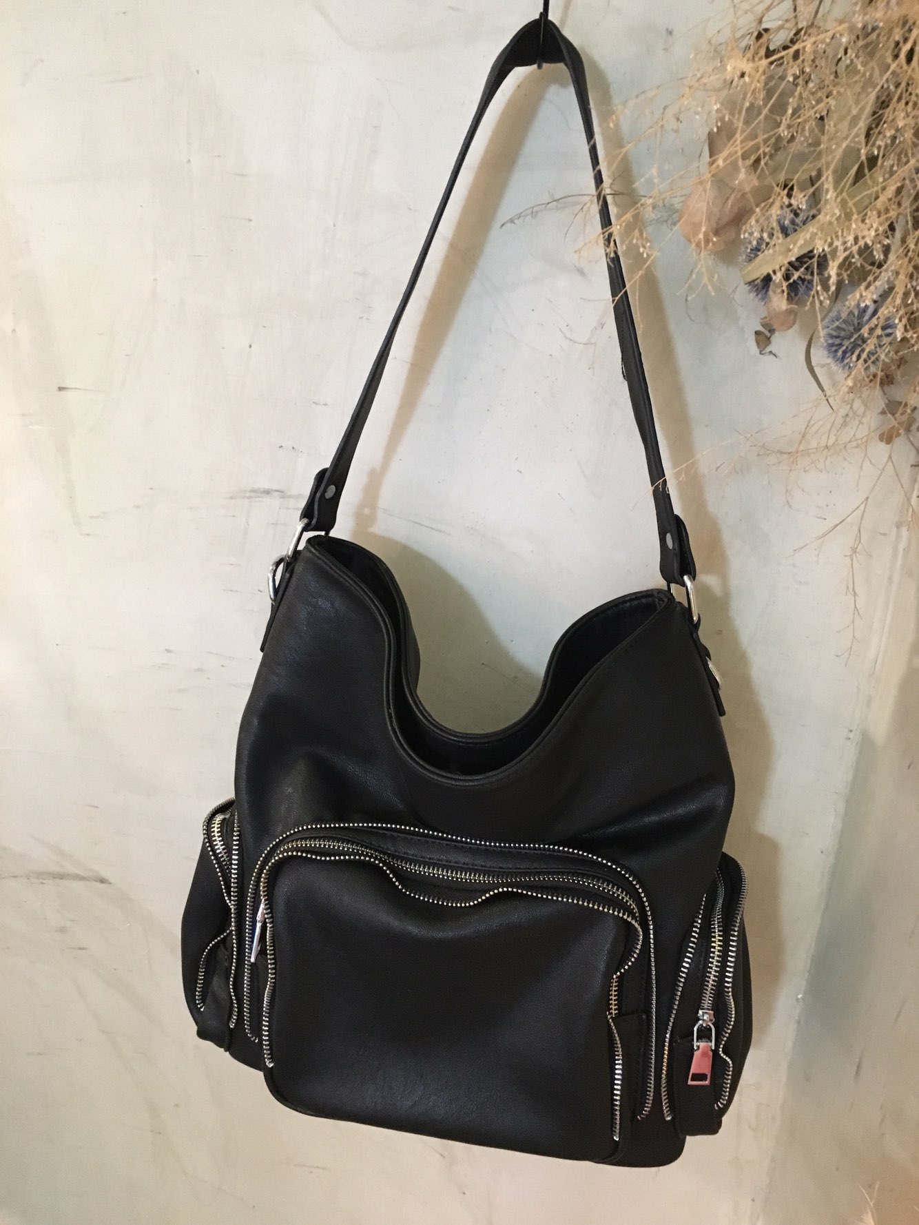 <b><p>Zipper Should Bag Natural fashionable sensibility</p></b><b><p>ジッパーショルダーバッグ粋が感じられるナチュラルラグジュアリーな感性モダンな洗練されたショーポベクカ</p></b><br /><br /><p align='center'>