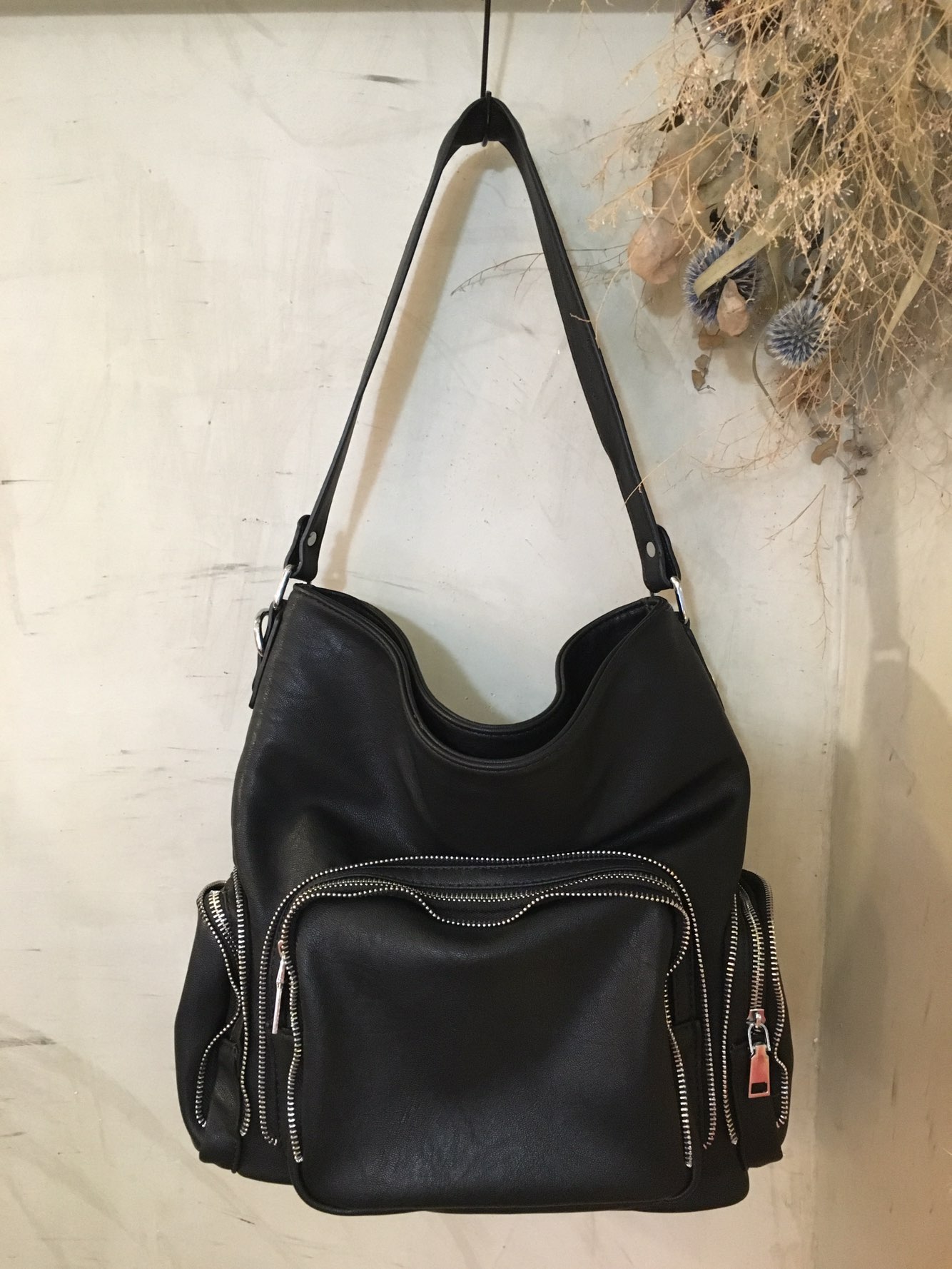 <b><p>Zipper Should Bag Natural fashionable sensibility</p></b><b><p>ジッパーショルダーバッグ粋が感じられるナチュラルラグジュアリーな感性モダンな洗練されたショーポベクカ</p></b><br /><br /><p align='center'>