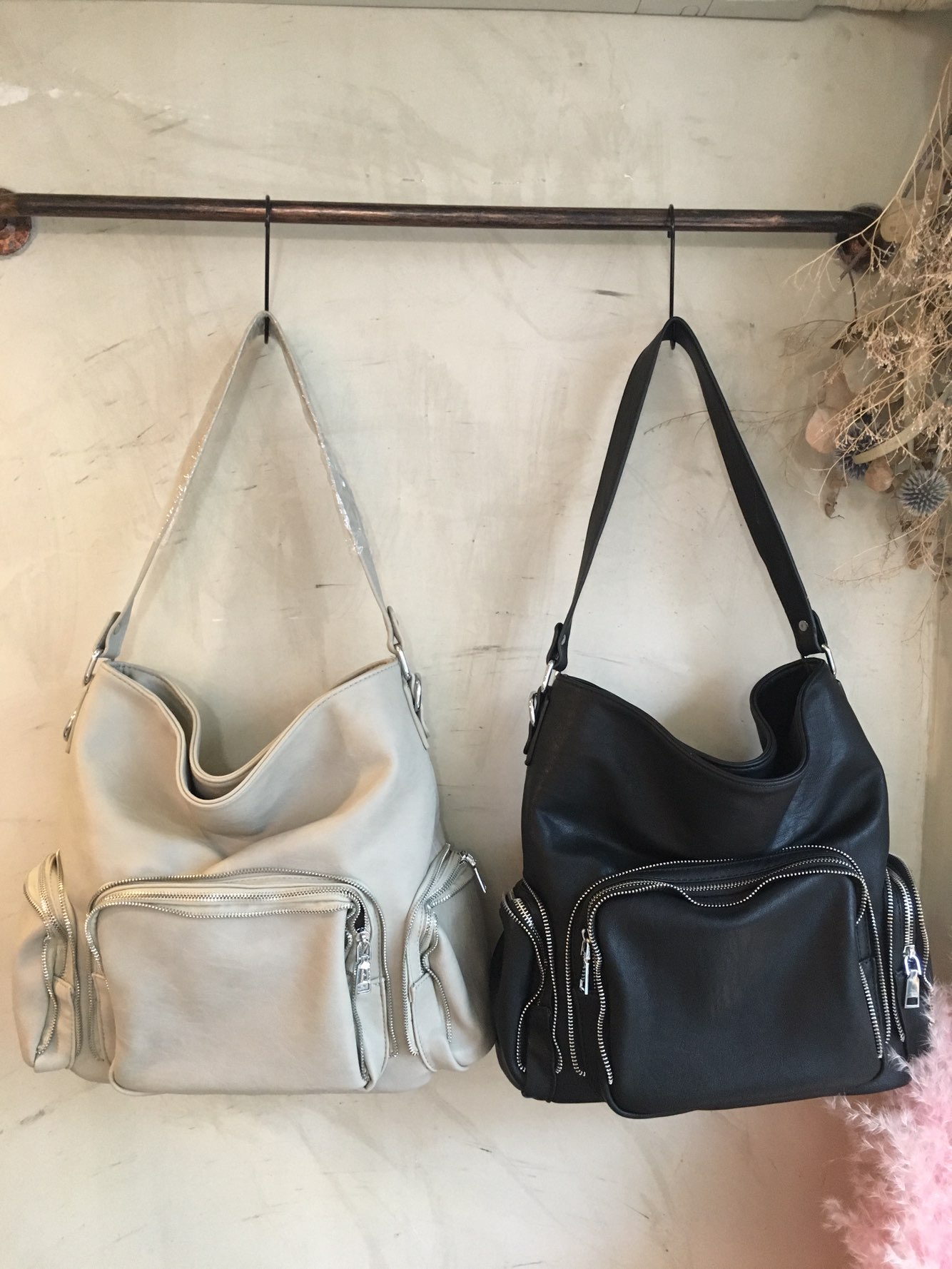 <b><p>Zipper Should Bag Natural fashionable sensibility</p></b><b><p>ジッパーショルダーバッグ粋が感じられるナチュラルラグジュアリーな感性モダンな洗練されたショーポベクカ</p></b><br /><br /><p align='center'>