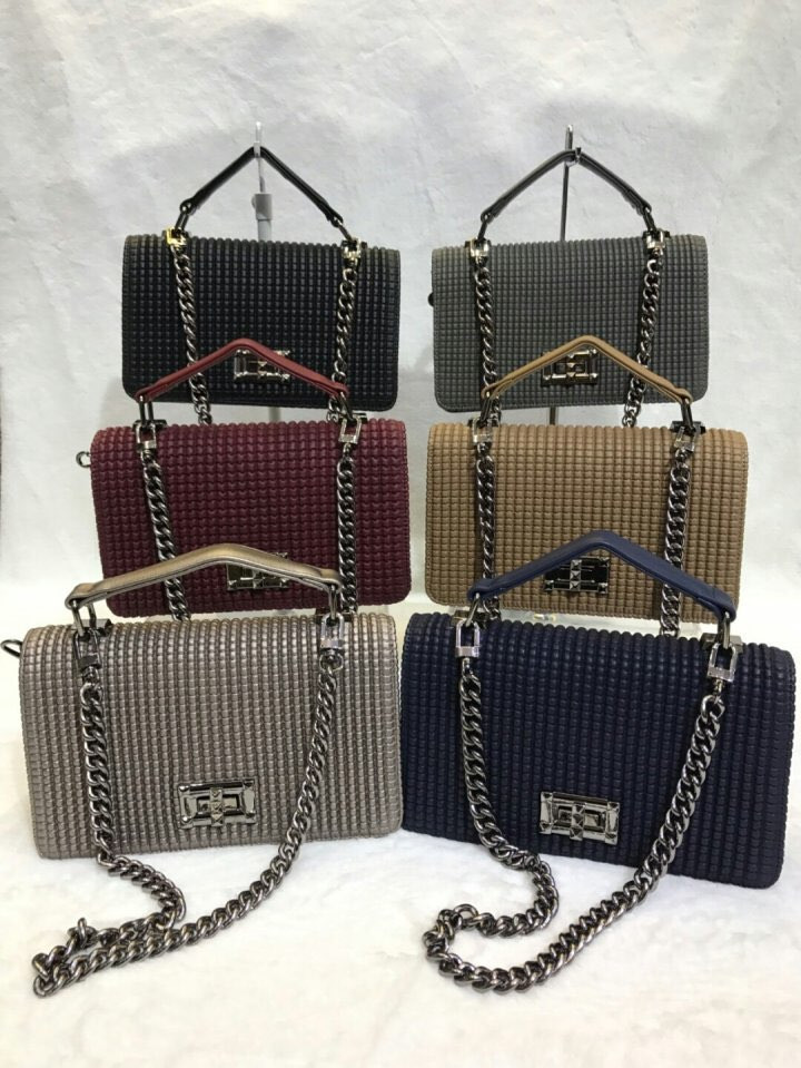 New Luge Chain Mini Cross Spaniel Shoulder Bag Dai