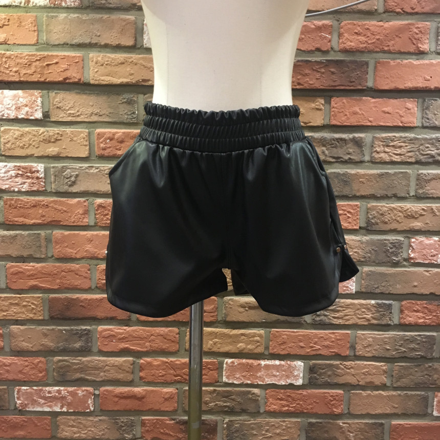 Women Short Pants Leather Material Waist Full Bend