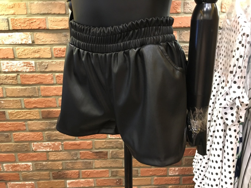 Women Short Pants Leather Material Waist Full Bend