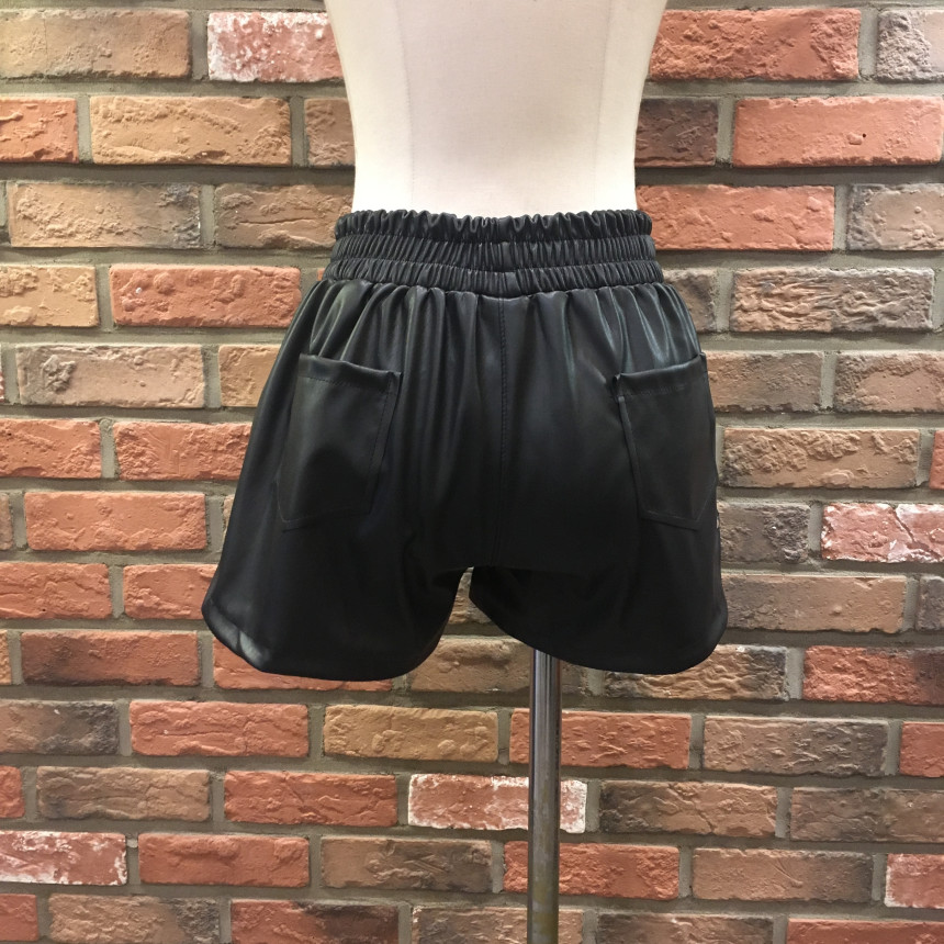 Women Short Pants Leather Material Waist Full Bend