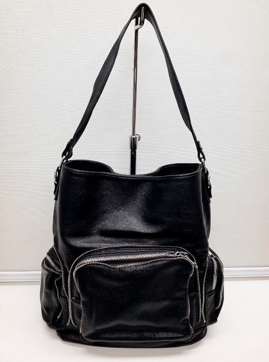 <b><p>Zipper Should Bag Natural fashionable sensibility</p></b><b><p>ジッパーショルダーバッグ粋が感じられるナチュラルラグジュアリーな感性モダンな洗練されたショーポベクカ</p></b><br /><br /><p align='center'>