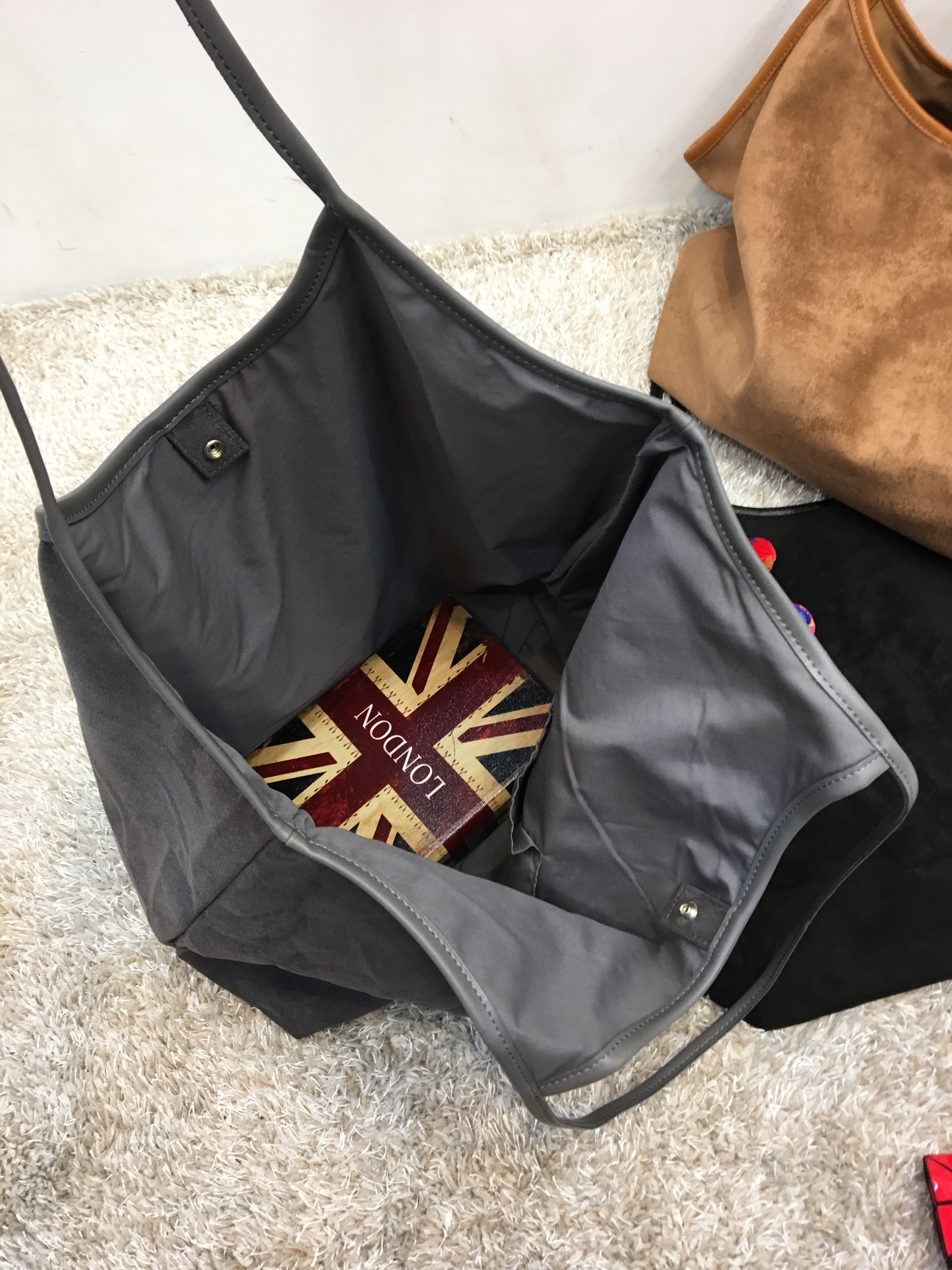 <b><p>Big suede showper bag 3col</p></b><b><p>ビッグスエードショーポベク3col</p></b><br /><br /><p align='center'>