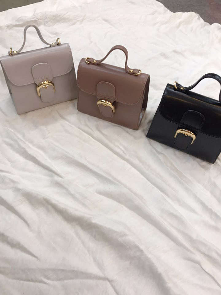 New mini cross-back bag Recommended woman