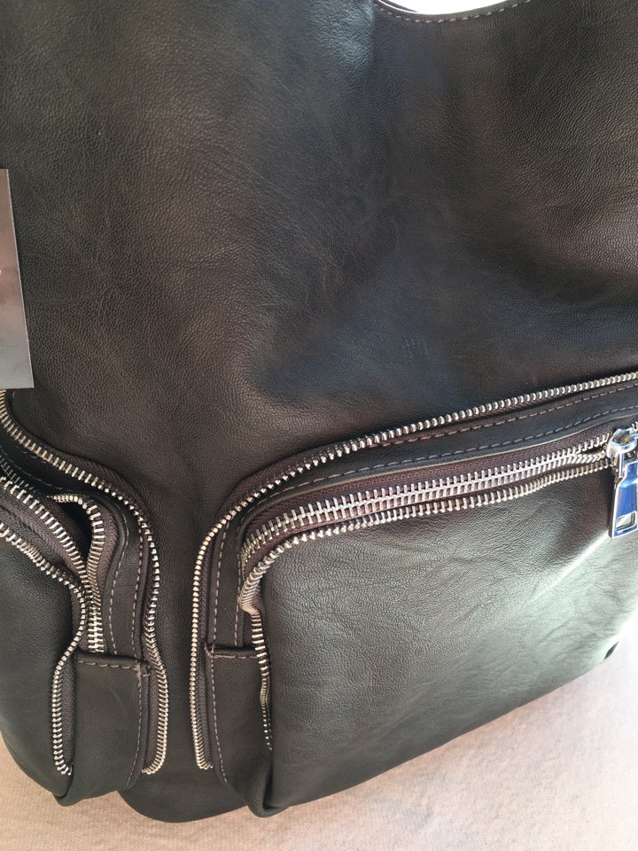 <b><p>Zipper Should Bag Natural fashionable sensibility</p></b><b><p>ジッパーショルダーバッグ粋が感じられるナチュラルラグジュアリーな感性モダンな洗練されたショーポベクカ</p></b><br /><br /><p align='center'>