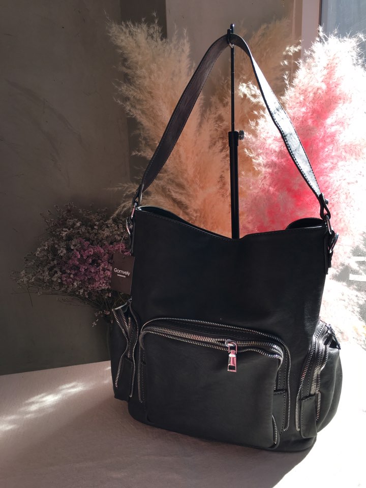 <b><p>Zipper Should Bag Natural fashionable sensibility</p></b><b><p>ジッパーショルダーバッグ粋が感じられるナチュラルラグジュアリーな感性モダンな洗練されたショーポベクカ</p></b><br /><br /><p align='center'>