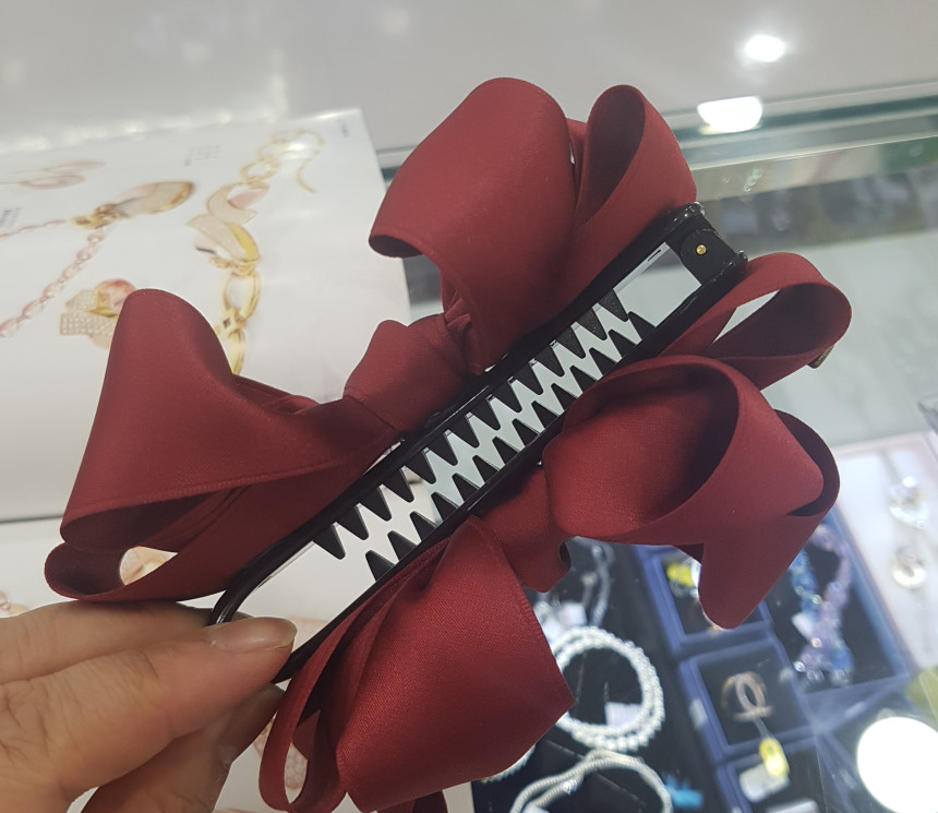 New Wang Ribbon Banana Pin 362