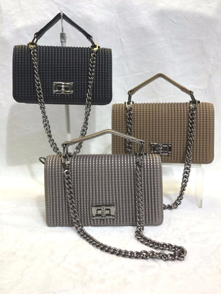 New Luge Chain Mini Cross Spaniel Shoulder Bag Dai