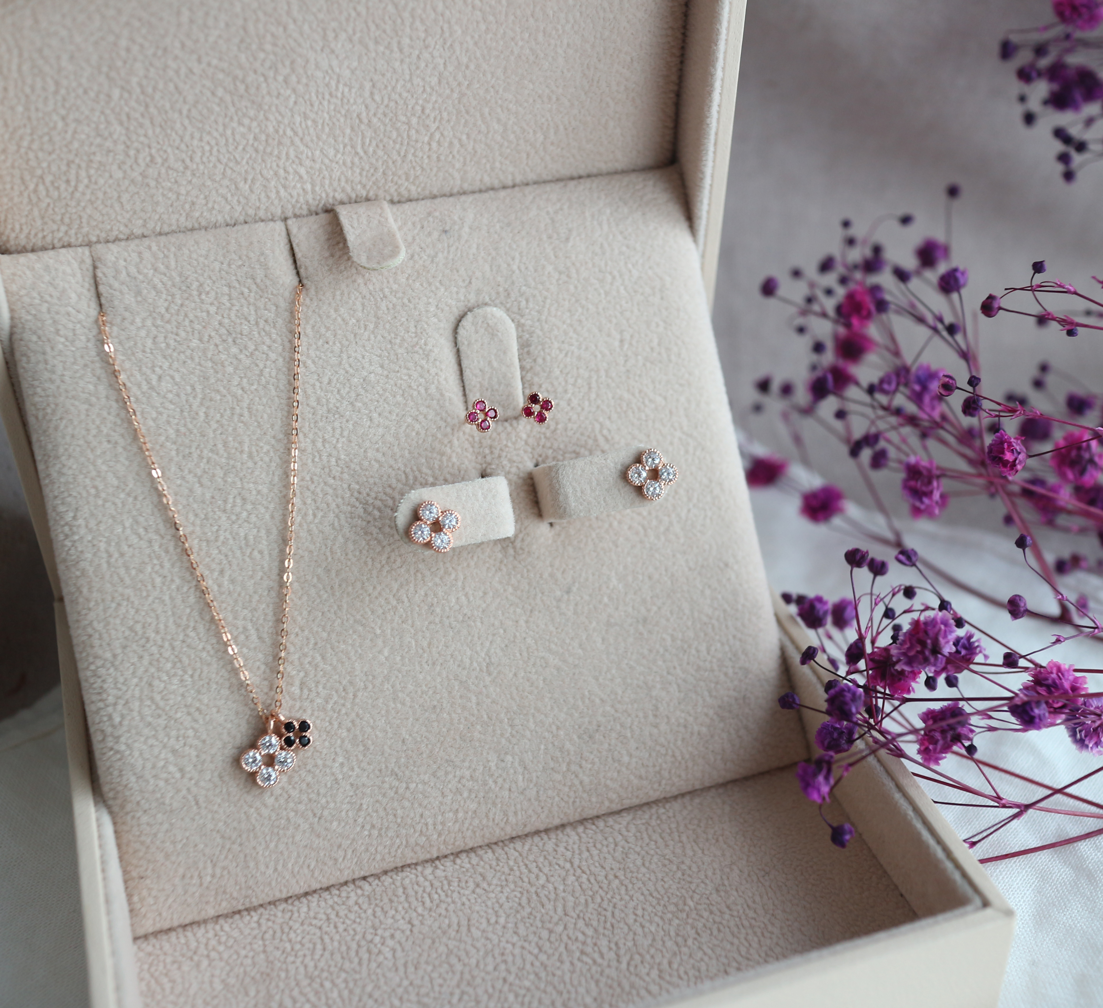 Clover Necklace Feminine charms 30s 14k gifts Four