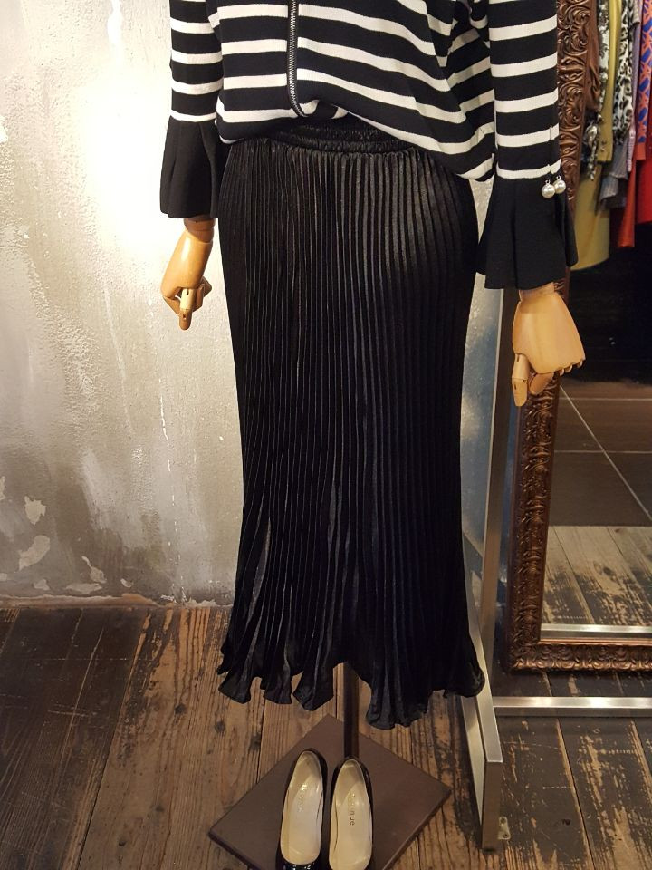 Lovely Pleated Long Skirt