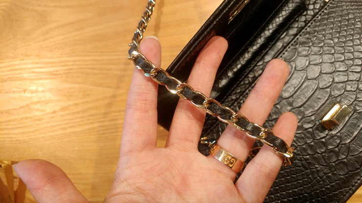 New Concheria natural cowhide mini chain back Gold