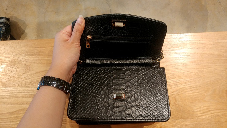 New Concheria natural cowhide mini chain back Gold