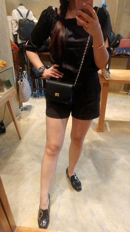 New Concheria natural cowhide mini chain back Gold