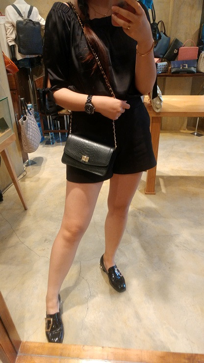 New Concheria natural cowhide mini chain back Gold