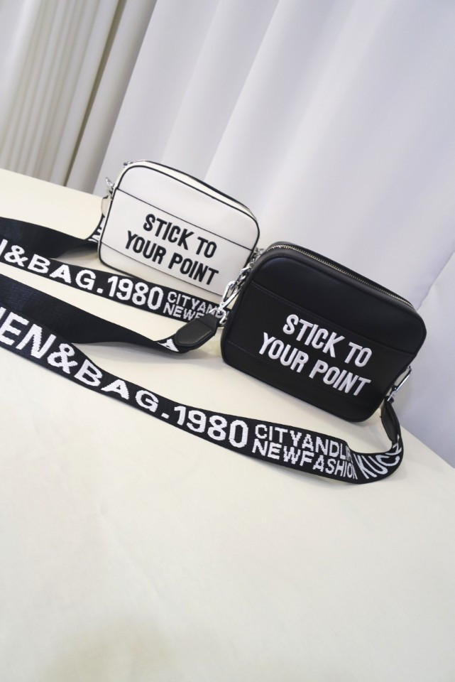 New lettering square mini cross bag