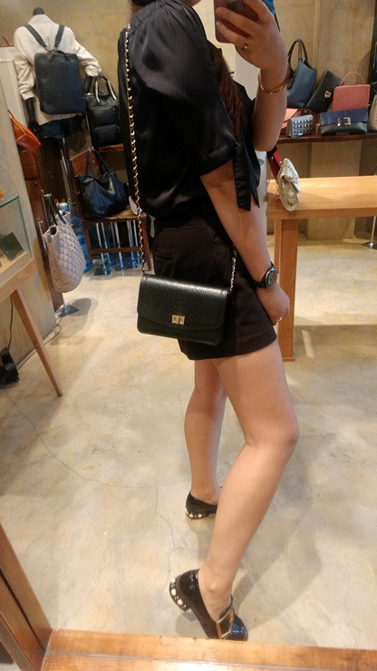 New Concheria natural cowhide mini chain back Gold