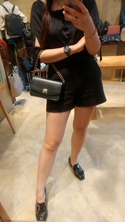 New Concheria natural cowhide mini chain back Gold