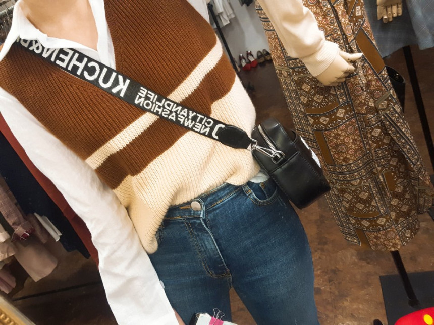 New lettering square mini cross bag