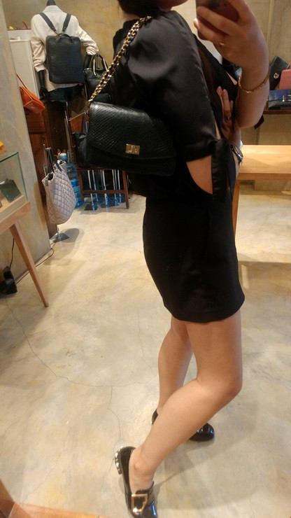 New Concheria natural cowhide mini chain back Gold