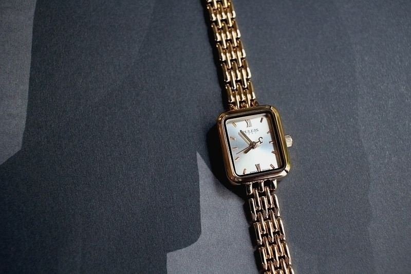 <b><p>square Classy tal Rose Gold feme watch fhion</p></b><b><p>正方形 クラス時 メタル ローズゴールド 女性 腕時計 ファッション ギフト</p></b><br /><br /><p align='center'>